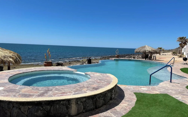 Palacio del Mar by Rocky Host