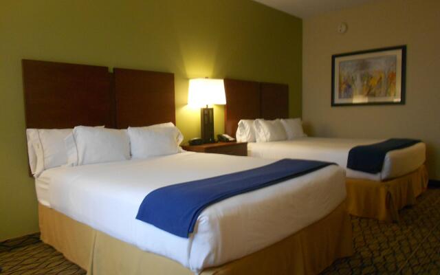 Holiday Inn Express & Suites Lancaster by IHG
