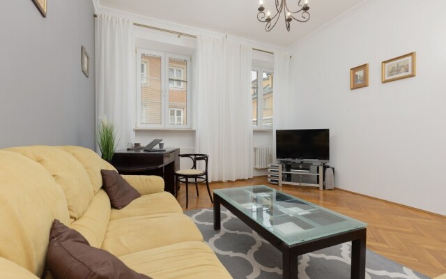 Apartment Near Royal Castle by Renters