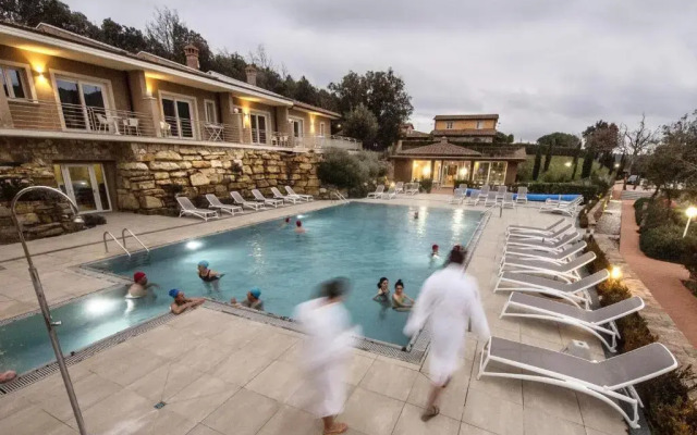 Residence con piscina a Monteverdi