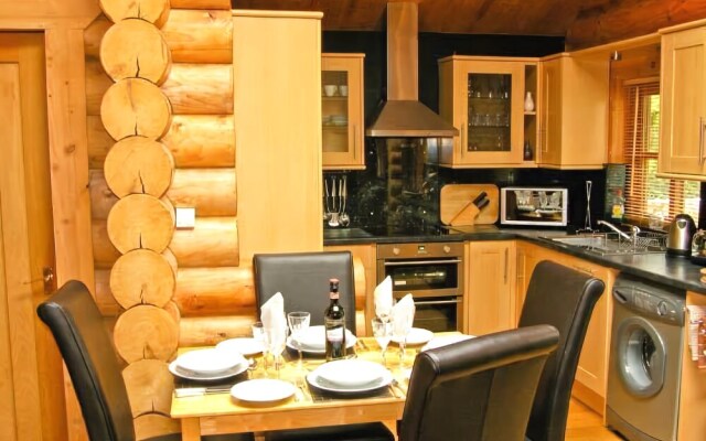 Cedar Log Cabin, Brynallt Country Park