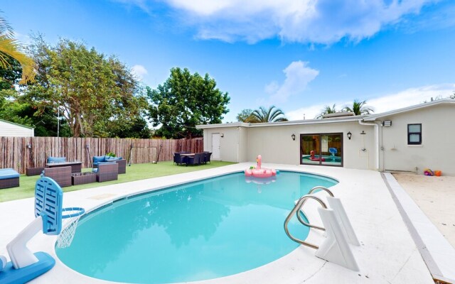 Villa Camila 5BR Luxury Home with Pool