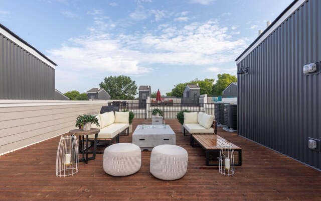 Domio Sylvan Park Spacious 8BR 2 Houses