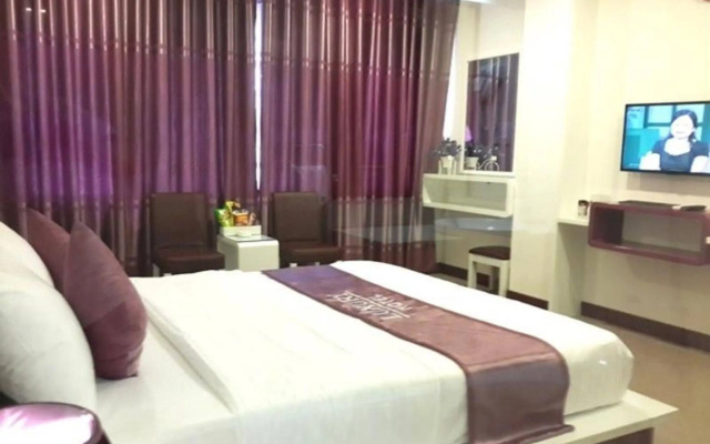 Luxury Hotel