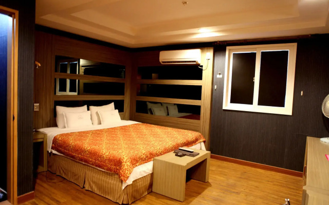 V Hotel