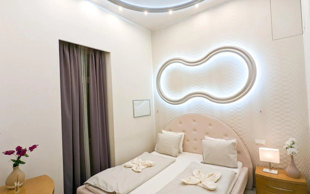 120M2 LUXURY CONDO with SAUNA, JACUZZI, CINEMA In Downtown Budapest