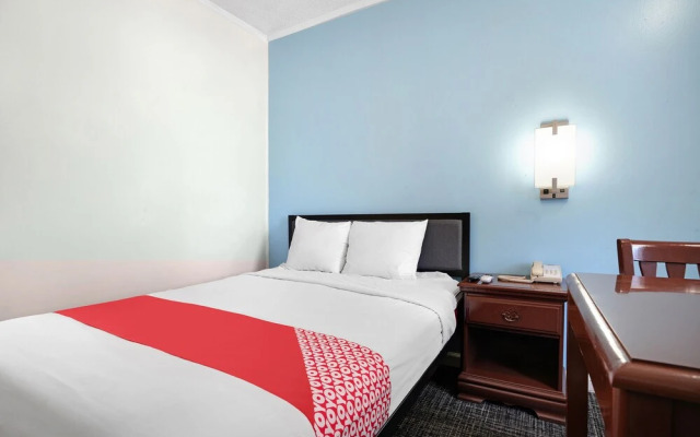 OYO Hotel Calhoun GA I-75 & US-41 Hwy