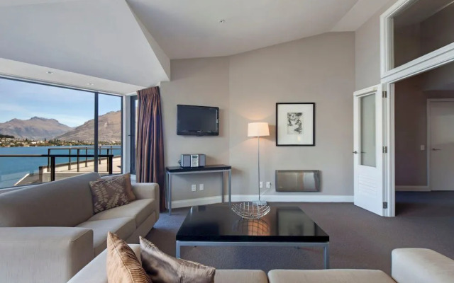 Luxury Lake Suites