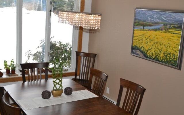 The Pines Bed & Breakfast, B&B