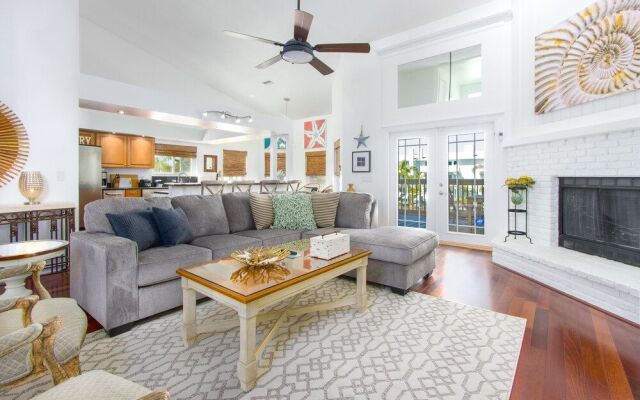 On The Rocks 6 Bedroom Home by Redawning