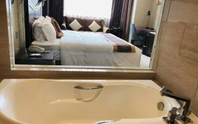 Hejiang Peninsula Hotel