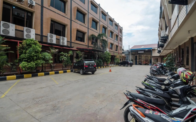 RedDoorz Plus near Soekarno Hatta Airport 2