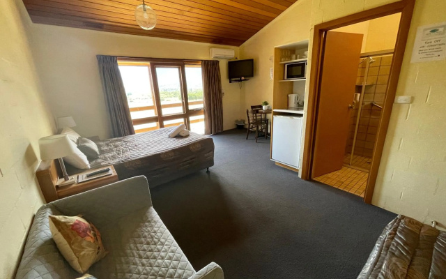 The Birch House - Silver Birches Luxury Accommodation Bright – Guest Rooms – Tawonga