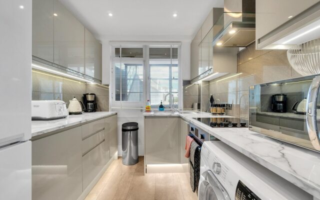 Deco Seafront - Seafront Apartment - Sleeps up to 6