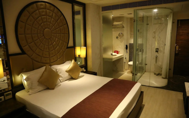 OYO 857 The First Hotel