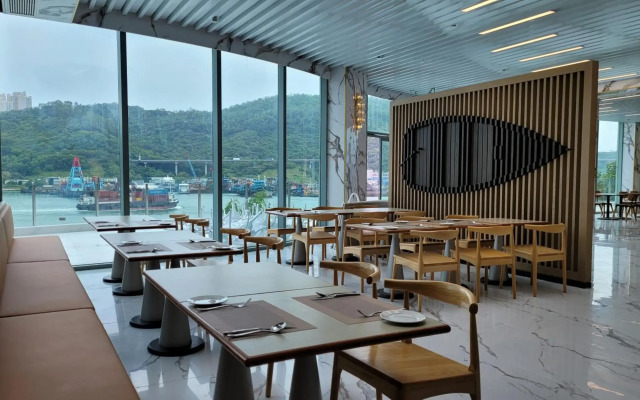 Grand Bay View Hotel