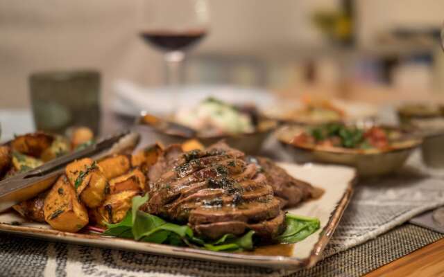 Te Koha Lodge - Adults Only