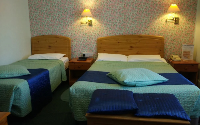 River Hotel