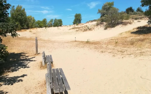 Hawthorn 2-1 Centrally Located and Near the Beach