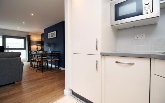 Violet's Corner Luxury Apartment by StayStaycations
