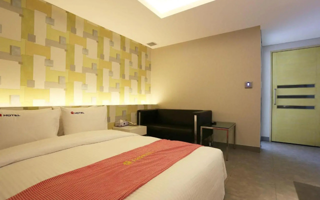 Q Hotel