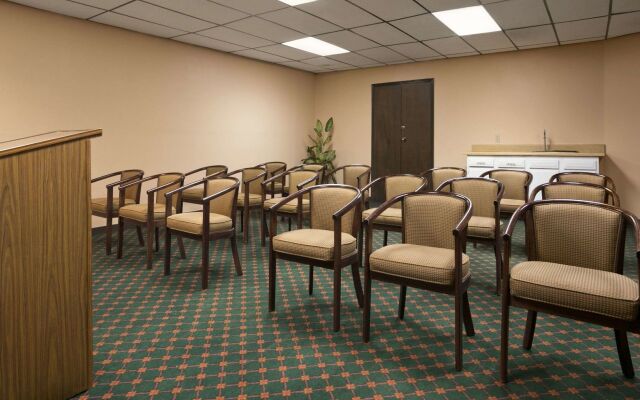 Travelodge Inn & Suites - Muscatine