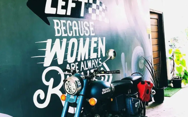 Cafe Moto Hostel