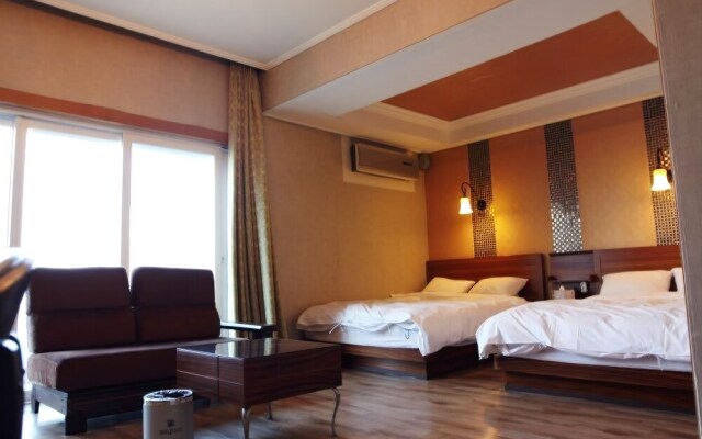 Zenith Hotel