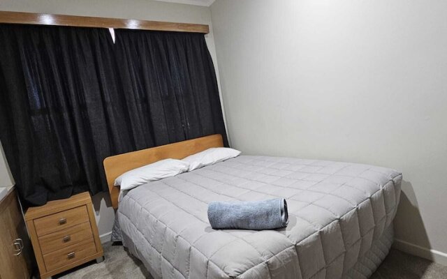 White Horse Inn Restaurant & Motel