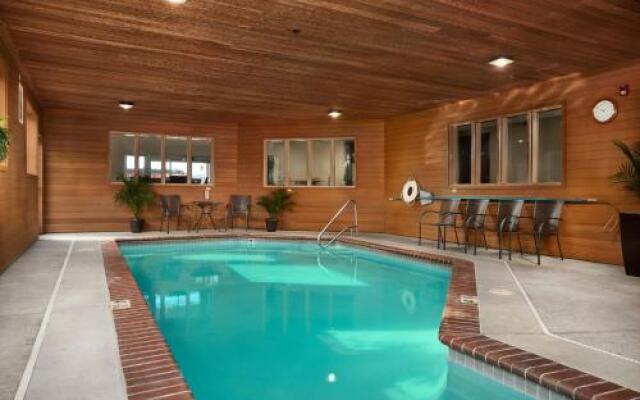 The Garibaldi House Inn & Suites