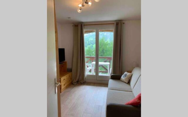 Studio chaleureux et ensoleillé !