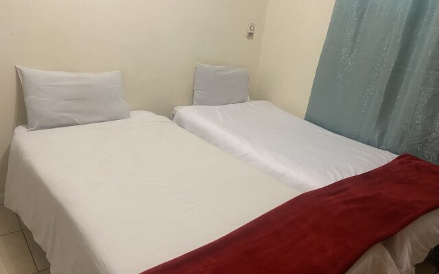 77 Grayston Apartment