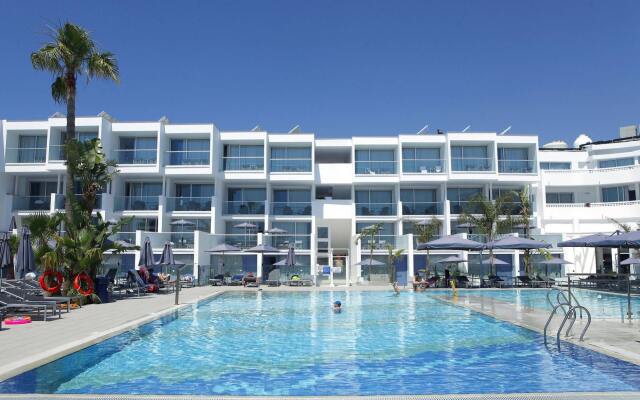 Limanaki Beach Hotel