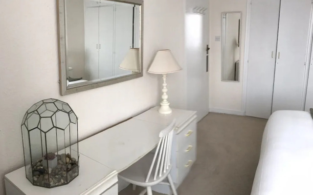 Elegant & Bright English Style 1 Bed Hyde Park