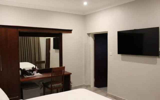 A Pristine B B Located in Belvedere Harare - 2006