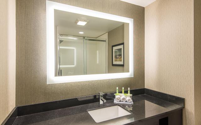 Holiday Inn Express & Suites Norwood-Boston Area, an IHG Hotel