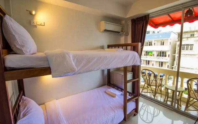 Banmai Cha-am Hostel