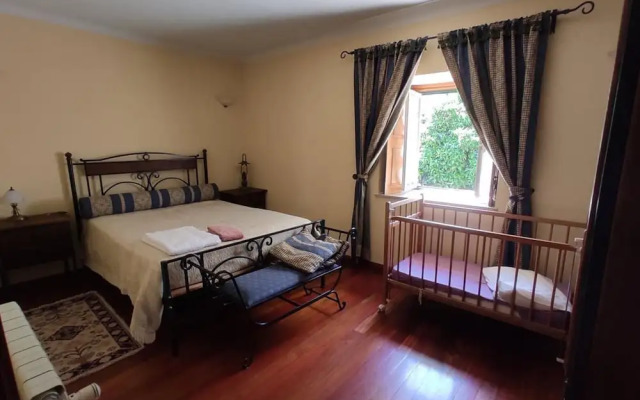 2Br Serra da Estrela Escape-cheese & Wine, Parking