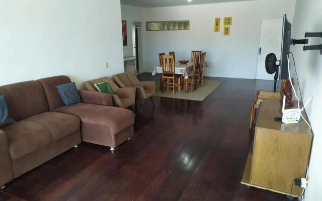 Espaçoso Apartamento na Praia do Futuro c/ 3 Qts.