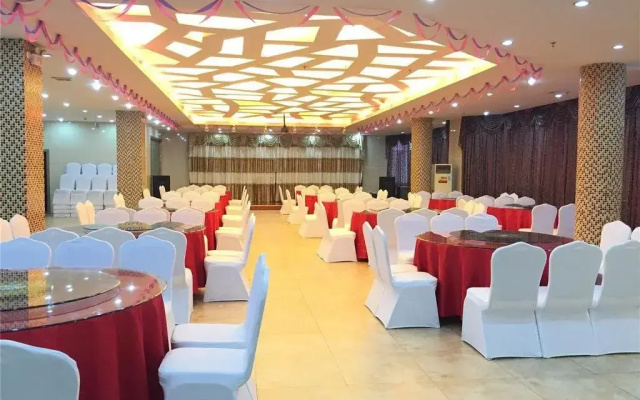 Crown International Business Hotel
