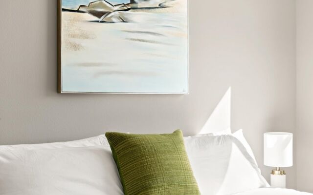 Plano Executive 1BD 1BA Apartment