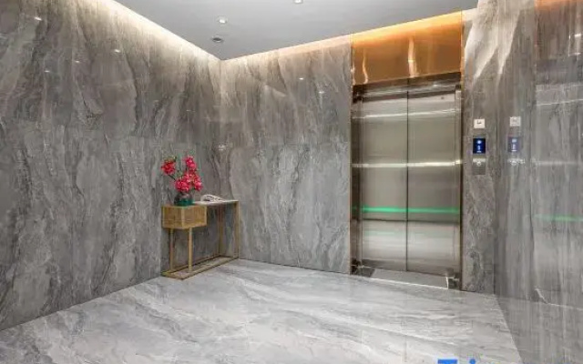 Tenwood Hotel (Xihua Road Caihongqiao Subway Station)
