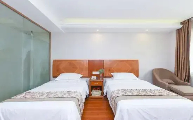 Yihao Hotel (Shanghai Huinan subway station store)