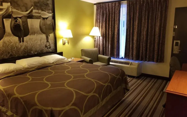 Super 8 Longview/North