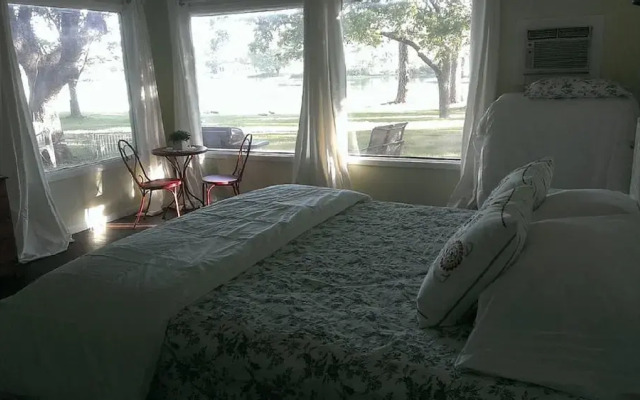 Constant-level Lake LBJ - 3 BR Sleep 12