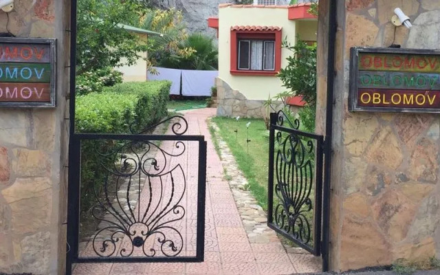 Oblomov Bungalows Apart