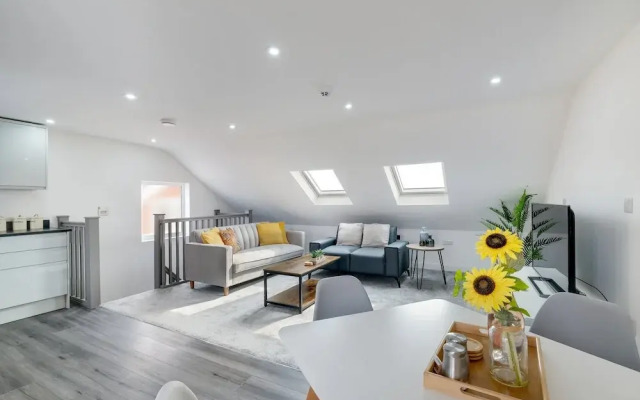 Newly Converted 3 Bed Apt. in Hounslow