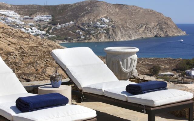 Villa Aerie - Sweeping Sea Views, Eclectic Style by Villarentalsgr