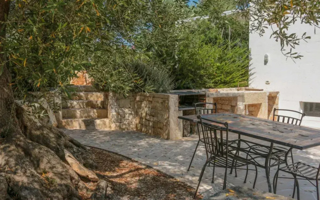 TD Il Vecchio Fienile Outdoor Kitchen with Pool View