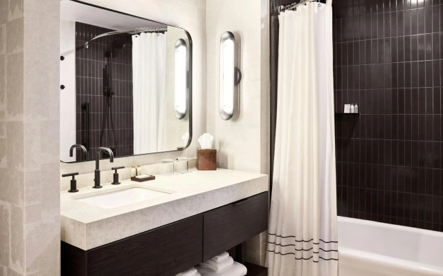 Renaissance® Phoenix Glendale Hotel & Conference Center